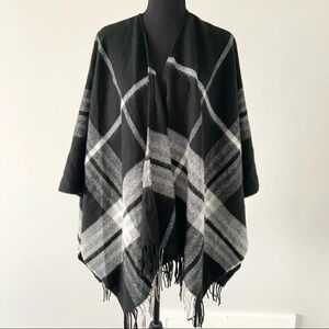 V. FRAAS Made in Germany Plaid Shawl